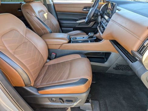 Used 2023 Nissan Pathfinder Platinum image 22