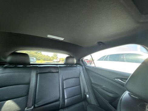 Used 2017 Chevrolet Cruze Premier FWD image 12