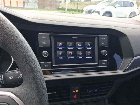 Certified 2023 Volkswagen Jetta S FWD image 21