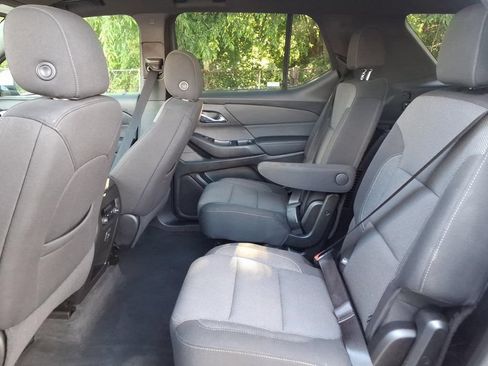 Certified 2022 Chevrolet Traverse LT FWD image 11