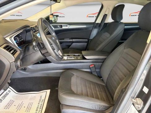 Used 2019 Ford Fusion SE FWD image 8