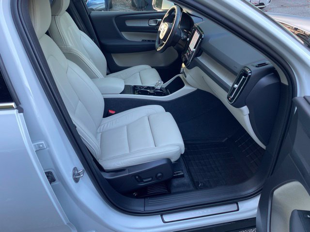 Used 2023 Volvo XC40 B5 Plus w/ Protection Package Premier AWD/4WD image 13