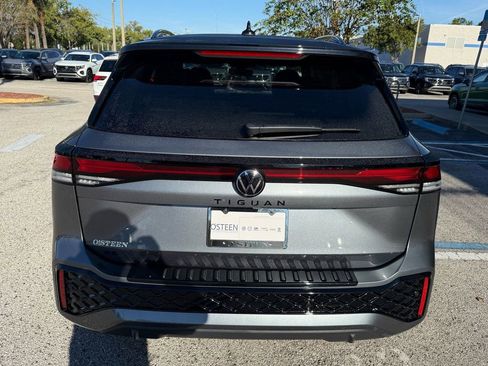 New 2026 Volkswagen Tiguan SE R-Line FWD image 11