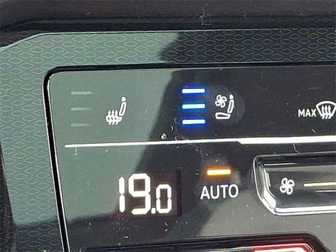 New 2025 Volkswagen Taos SEL image 20