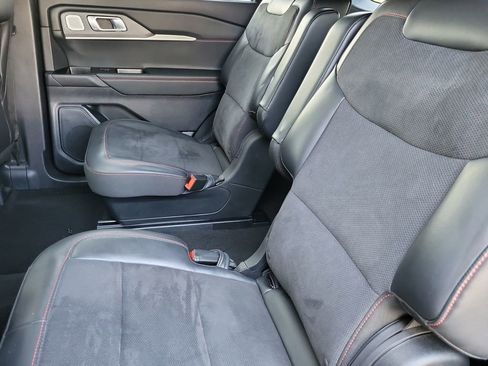 Used 2025 Ford Explorer ST AWD/4WD image 13