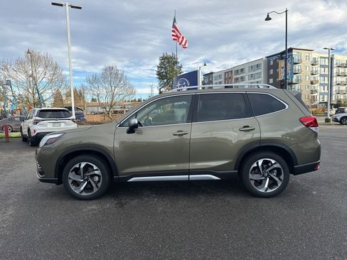 Used 2022 Subaru Forester Touring image 2