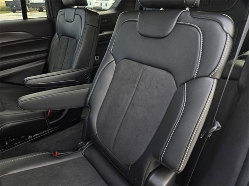 New 2025 Jeep Grand Cherokee L Altitude image 13