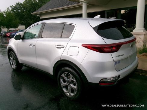 Used 2020 Kia Sportage LX AWD/4WD image 4