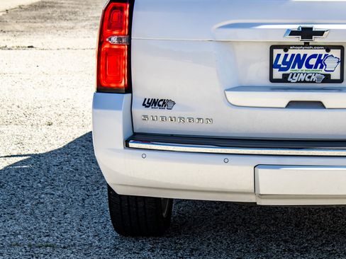 Used 2019 Chevrolet Suburban Premier w/ Premier Plus Edition AWD/4WD image 12