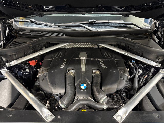 Used 2019 BMW X5 xDrive50i w/ M Sport Package AWD/4WD image 9