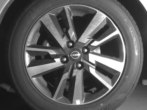 Used 2025 Nissan Versa SV image 12