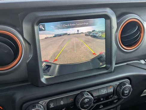 Used 2022 Jeep Gladiator Mojave w/ Cold Weather Group AWD/4WD image 17