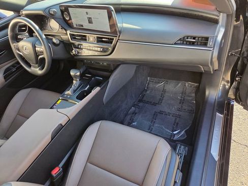 Used 2025 Lexus ES 300h w/ Premium Package FWD image 16
