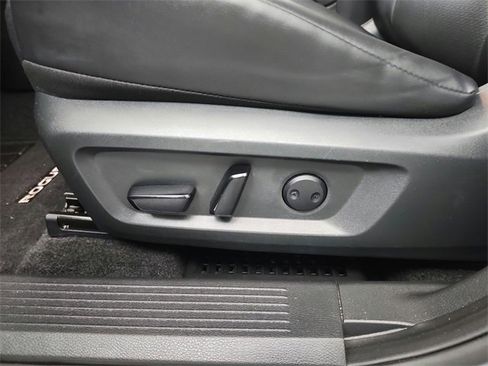 Used 2023 Nissan Rogue SV w/ SV Premium Package image 58