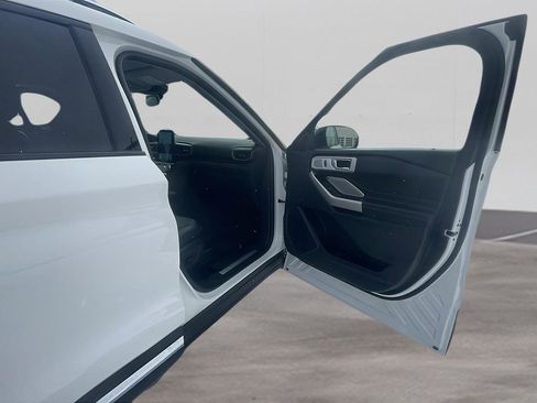 Certified 2023 Ford Explorer Limited w/ Limited Technology Package image 17