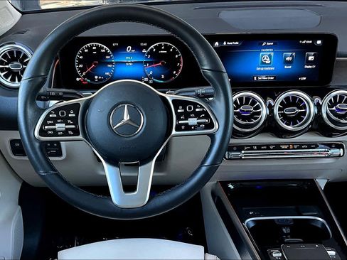 Used 2023 Mercedes-Benz GLB 250 image 5