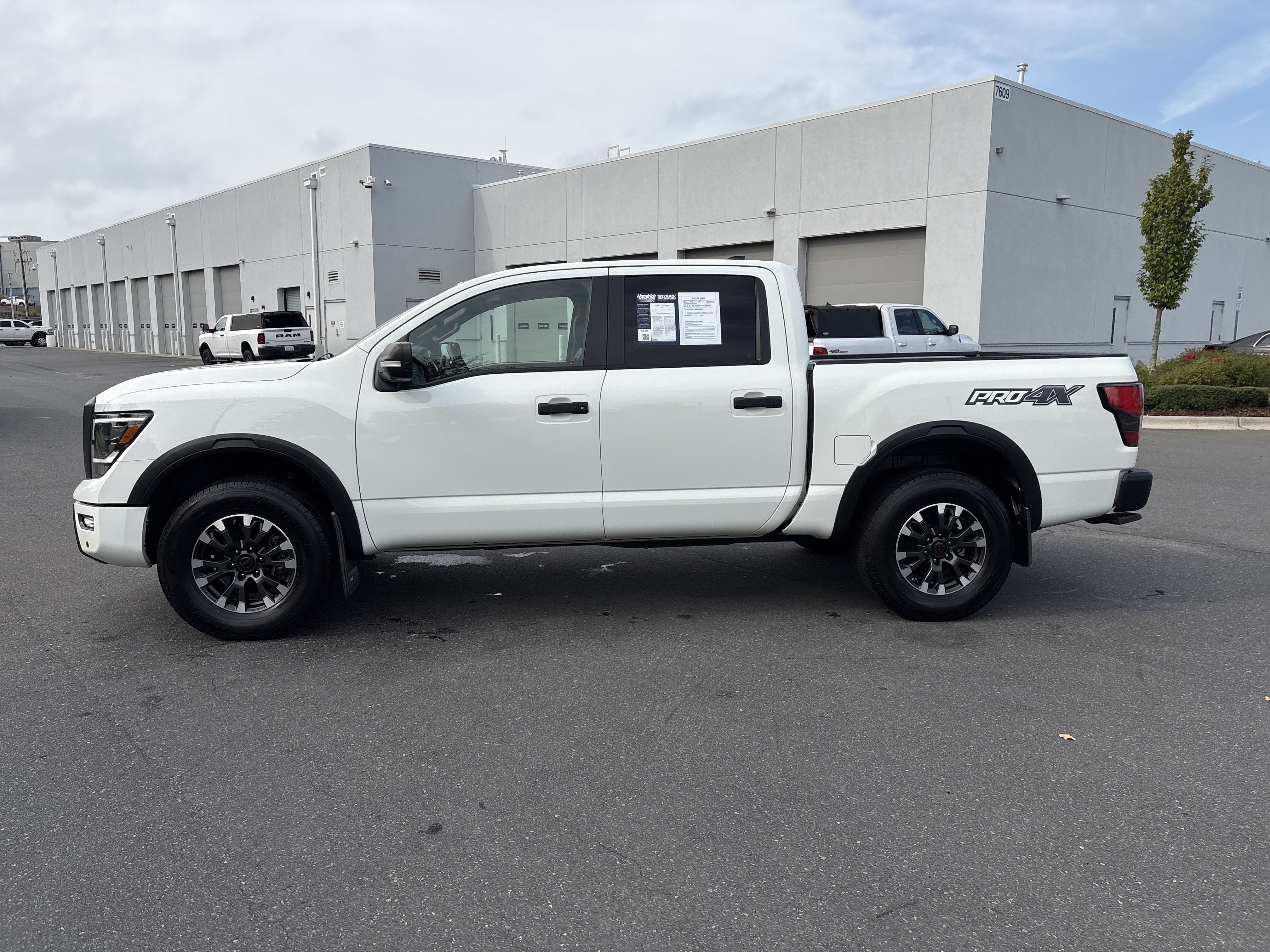 Used 2023 Nissan Titan PRO-4X w/ Pro-4x Convenience Package AWD/4WD image 6