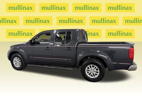 Used 2014 Nissan Frontier SV image 9