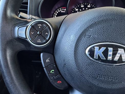 Used 2016 Kia Soul + image 23