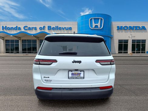 Used 2024 Jeep Grand Cherokee L Laredo image 4