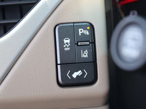 Used 2015 GMC Yukon XL SLT w/ Open Road Package AWD/4WD image 18