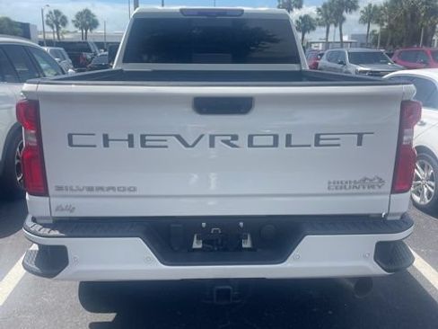 Used 2023 Chevrolet Silverado 2500 High Country w/ Technology Package AWD/4WD image 4