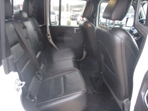 Used 2020 Jeep Gladiator Overland image 11