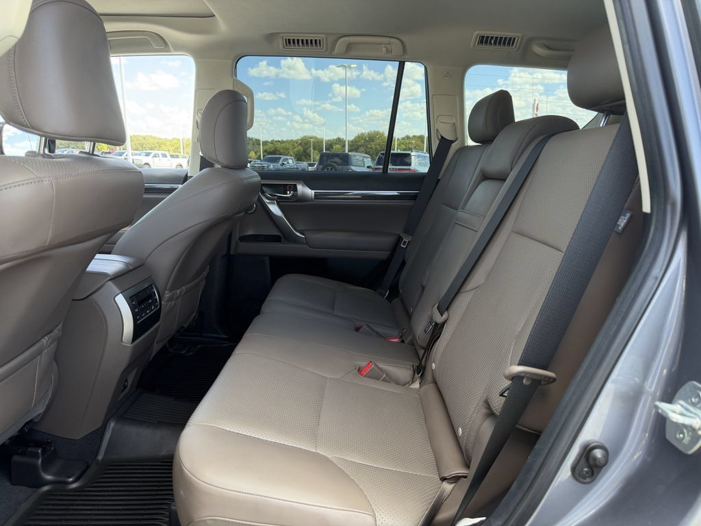 Used 2023 Lexus GX 460 Luxury w/ Accessory Package AWD/4WD image 26