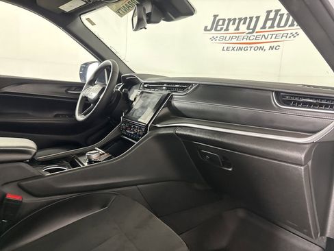 Used 2023 Jeep Grand Cherokee L Laredo AWD/4WD image 32