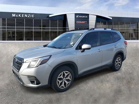 Used 2022 Subaru Forester Premium image 2