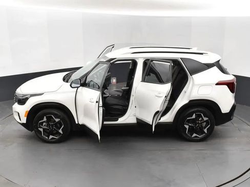 Used 2025 Kia Seltos S FWD image 7