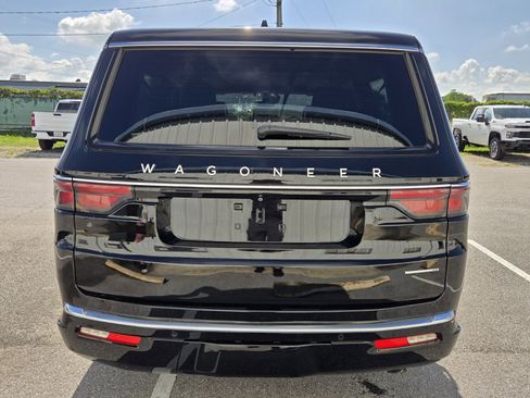 Used 2024 Jeep Wagoneer L Series III w/ Premium Group I AWD/4WD image 4