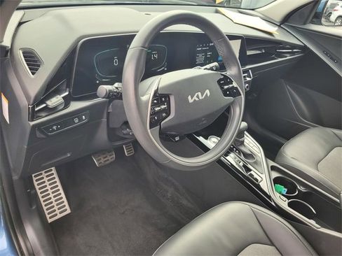 Used 2023 Kia Niro EX Touring image 12