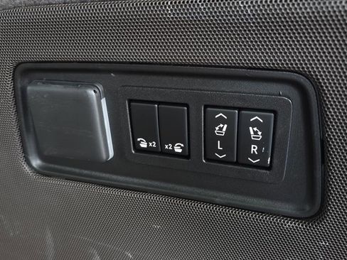 Used 2022 Cadillac Escalade ESV Premium Luxury image 29