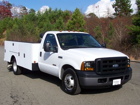 Used 2006 Ford F350 XL image 3
