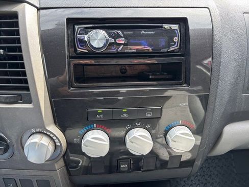 Used 2010 Toyota Tundra 4x4 CrewMax image 25