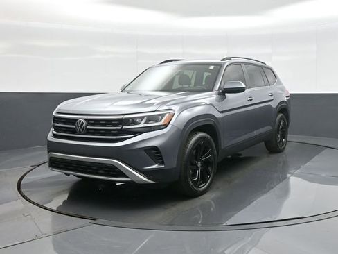 Used 2023 Volkswagen Atlas SE w/ Panoramic Sunroof Package image 3