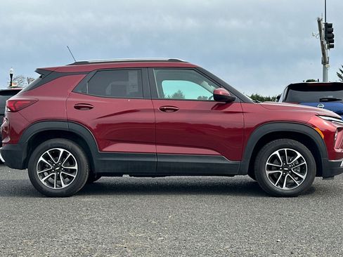 Used 2024 Chevrolet TrailBlazer LT image 3