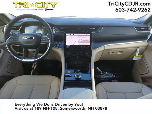 New 2025 Jeep Grand Cherokee Limited w/ Luxury Tech Group II image 12