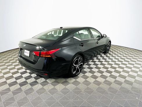 Used 2024 Nissan Altima 2.5 SR FWD image 11