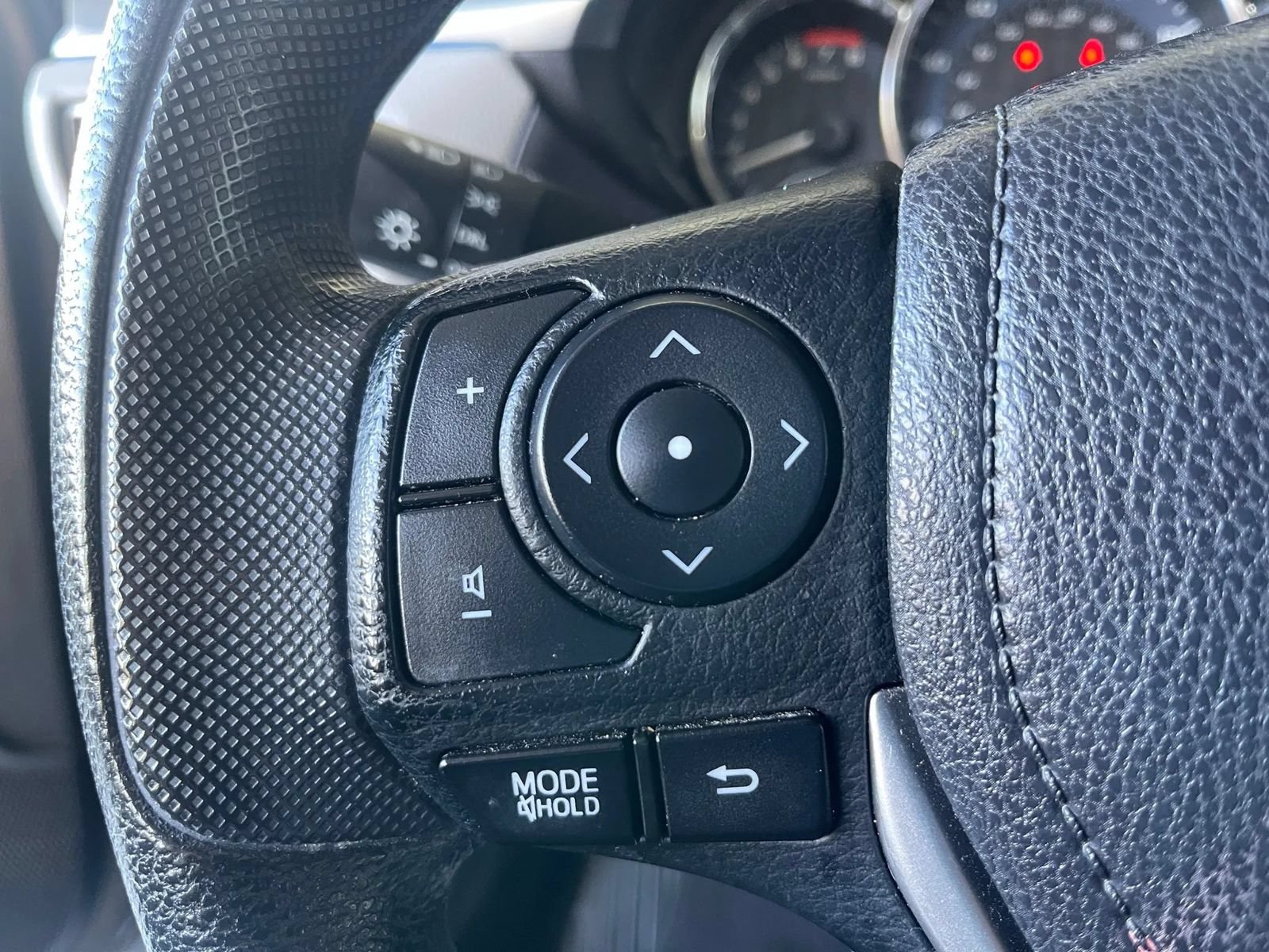 Used 2014 Toyota Corolla LE FWD image 31
