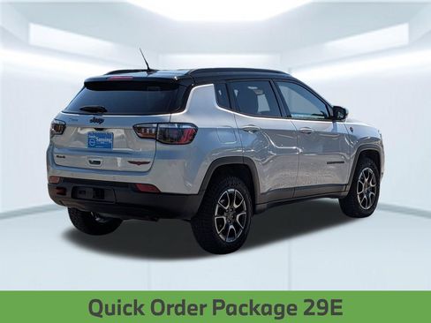 Used 2025 Jeep Compass Trailhawk w/ Trailer Tow Group AWD/4WD image 7