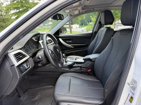 Used 2018 BMW 320i xDrive Sedan AWD/4WD image 35