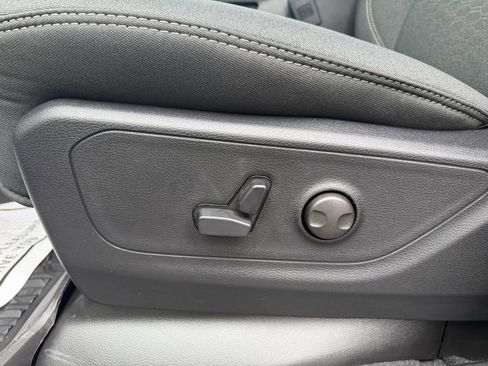 New 2026 RAM 1500 4x4 Crew Cab image 14