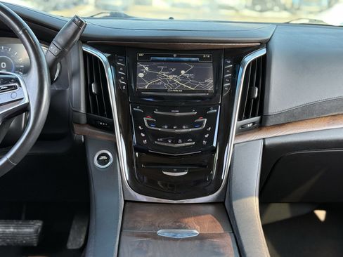 Used 2017 Cadillac Escalade Luxury image 20