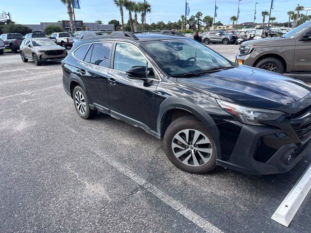 Used 2025 Subaru Outback Premium AWD/4WD image 2