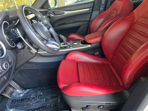 Used 2022 Alfa Romeo Stelvio Veloce image 18