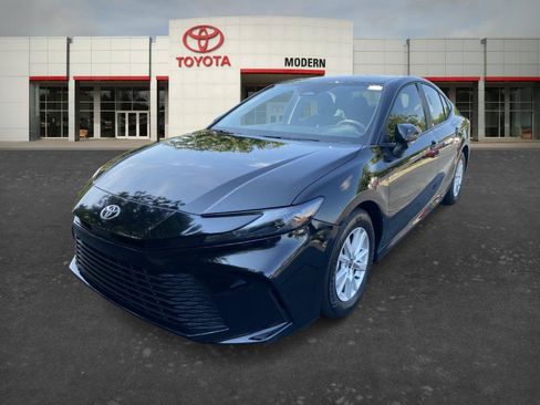 Used 2025 Toyota Camry LE w/ Convenience Package FWD image 1