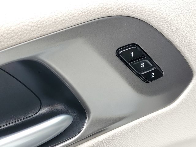 Used 2024 Chrysler Pacifica Limited FWD image 28