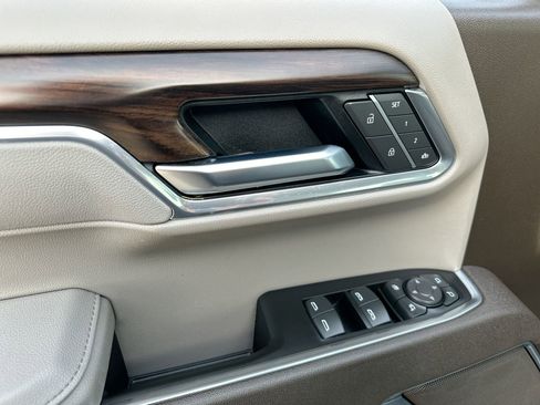 Used 2025 GMC Sierra 1500 SLT image 13